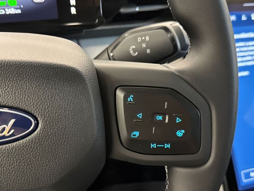 Ford Explorer 2026 Musta