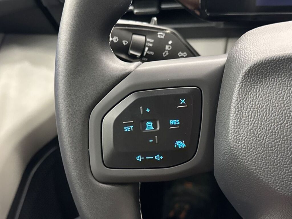 Ford Explorer 2026 Musta