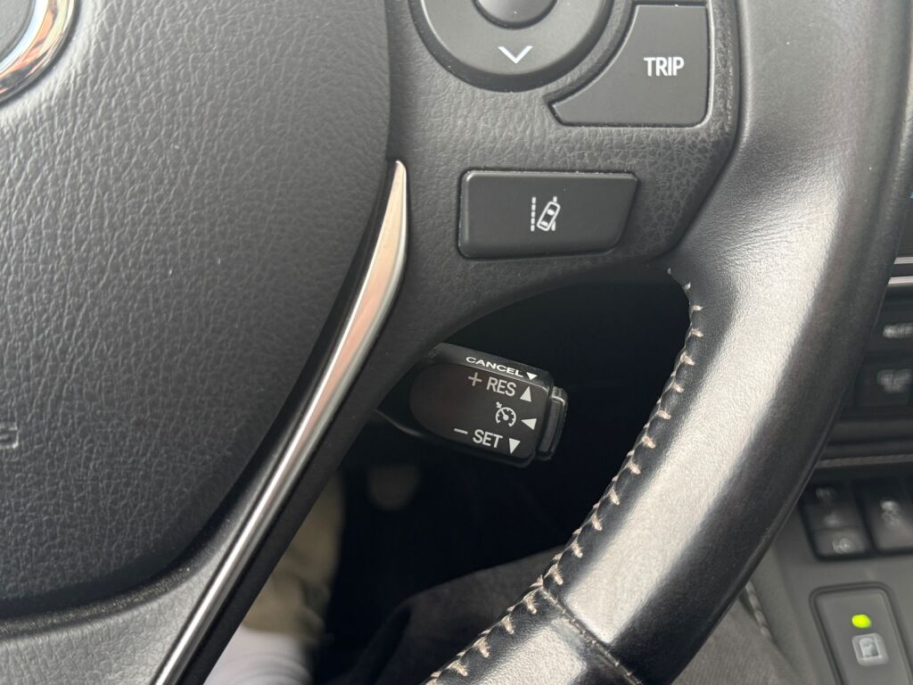 Toyota Auris 2016 Sininen