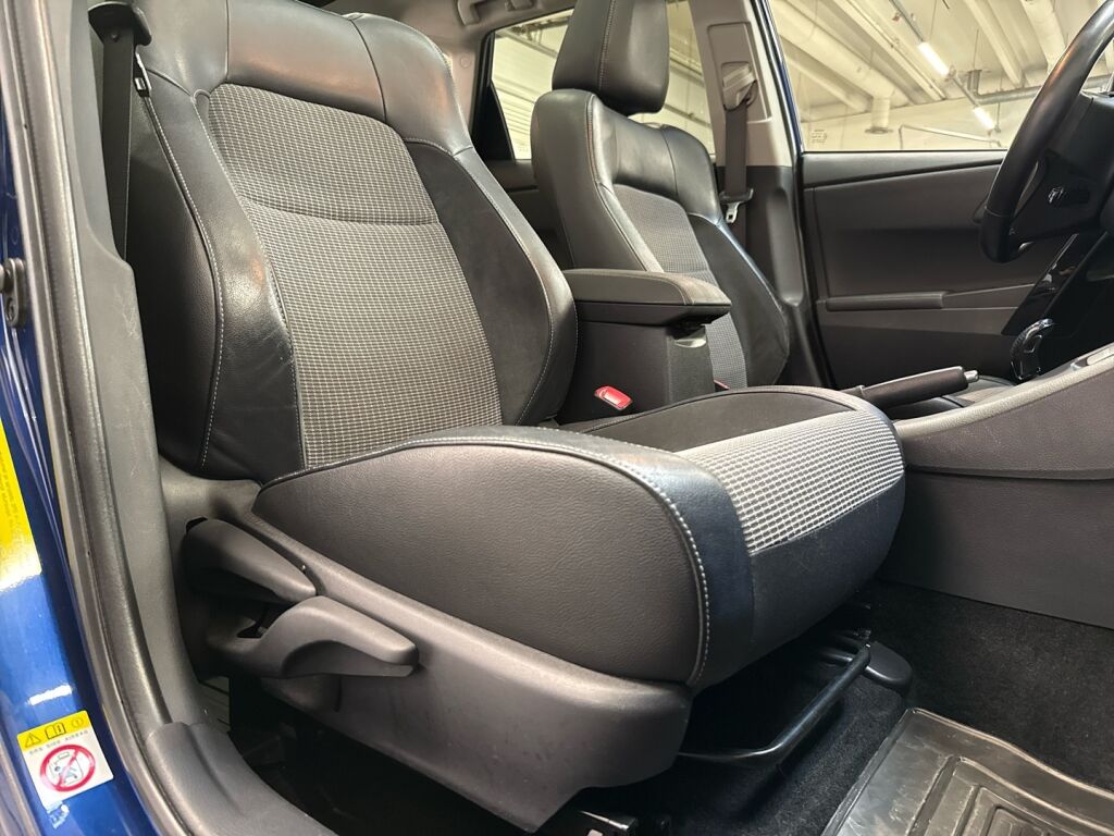 Toyota Auris 2016 Sininen