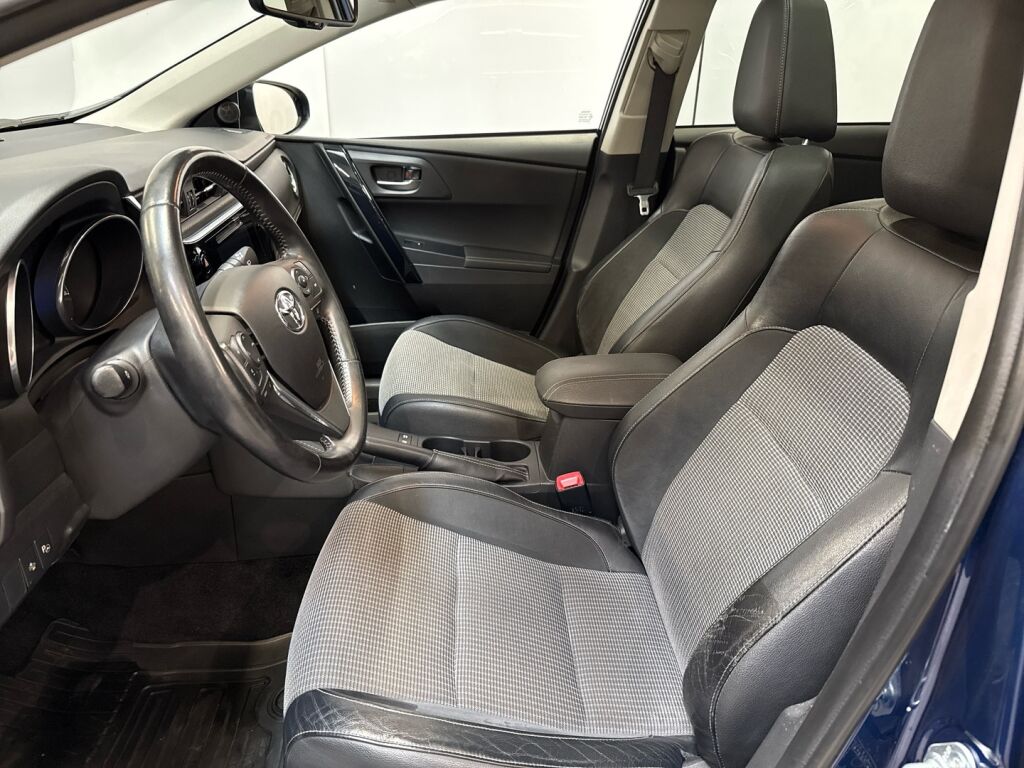 Toyota Auris 2016 Sininen