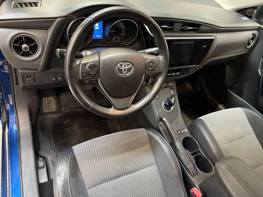 Toyota Auris 2016 Sininen