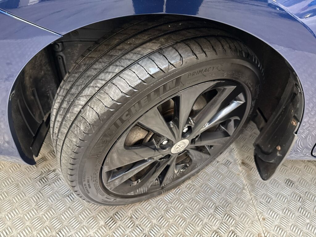 Toyota Auris 2016 Sininen