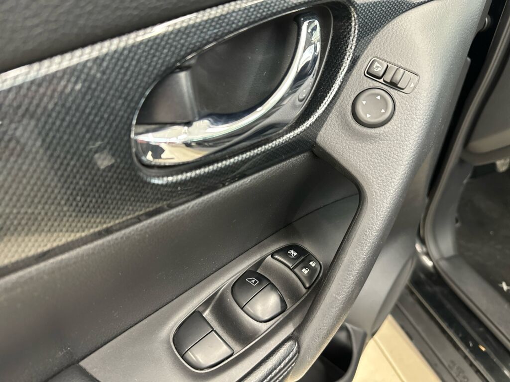 Nissan X-Trail 2016 Musta