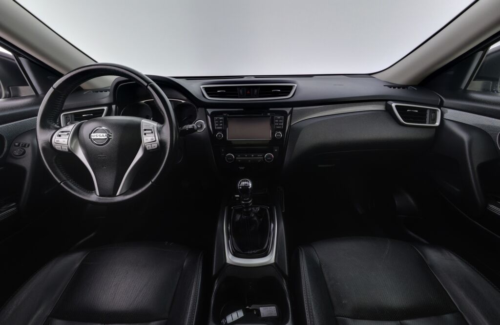 Nissan X-Trail 2016 Musta