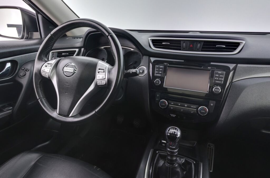 Nissan X-Trail 2016 Musta