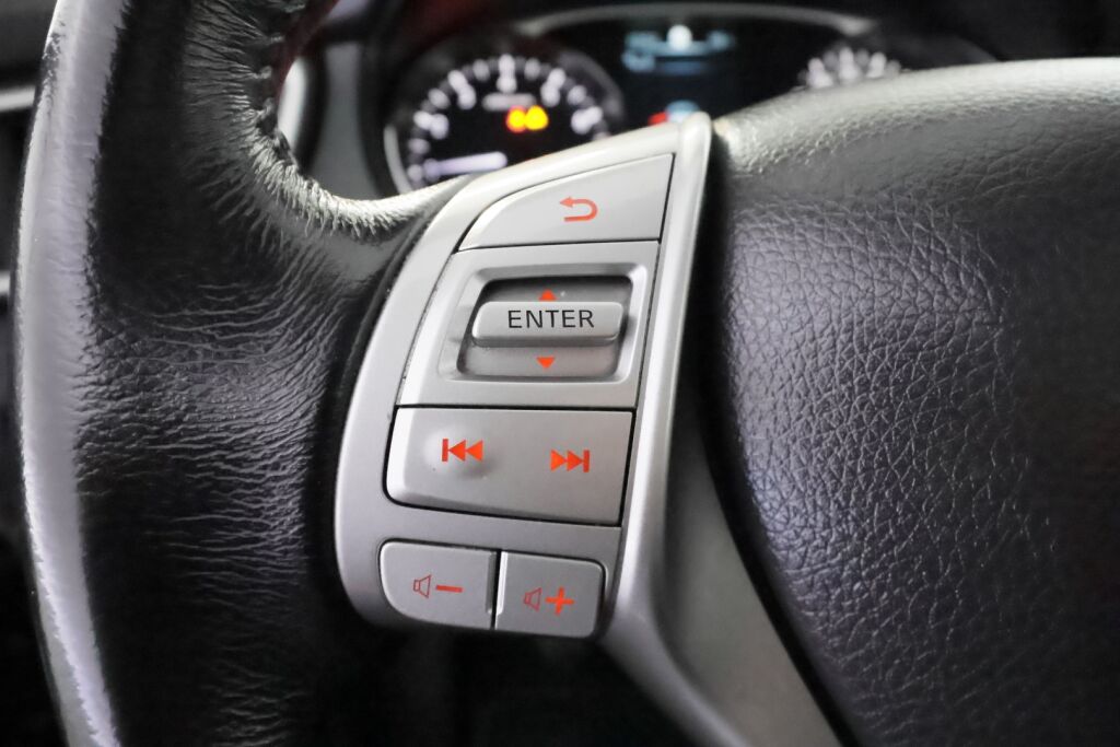 Nissan X-Trail 2016 Musta