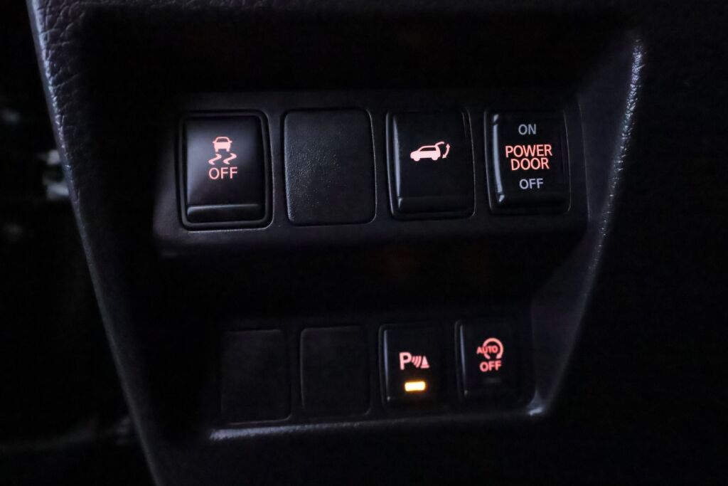 Nissan X-Trail 2016 Musta