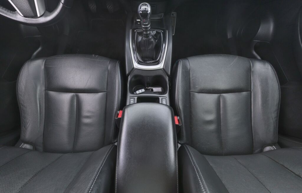 Nissan X-Trail 2016 Musta