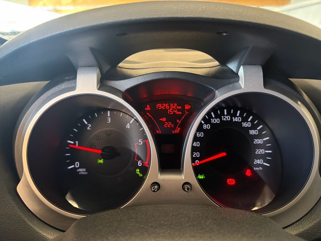 Nissan Juke 2015 Harmaa