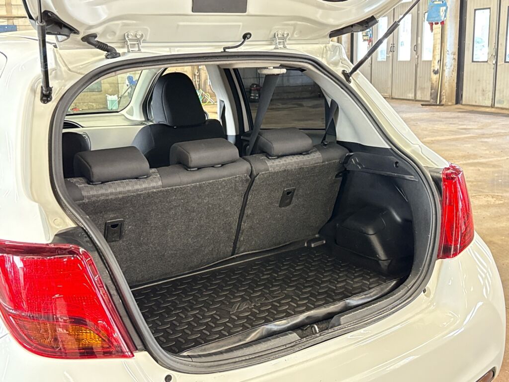 Toyota Yaris 2016 Valkoinen