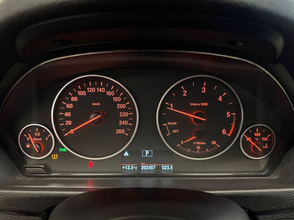 BMW 320 Gran Turismo 2016 Musta