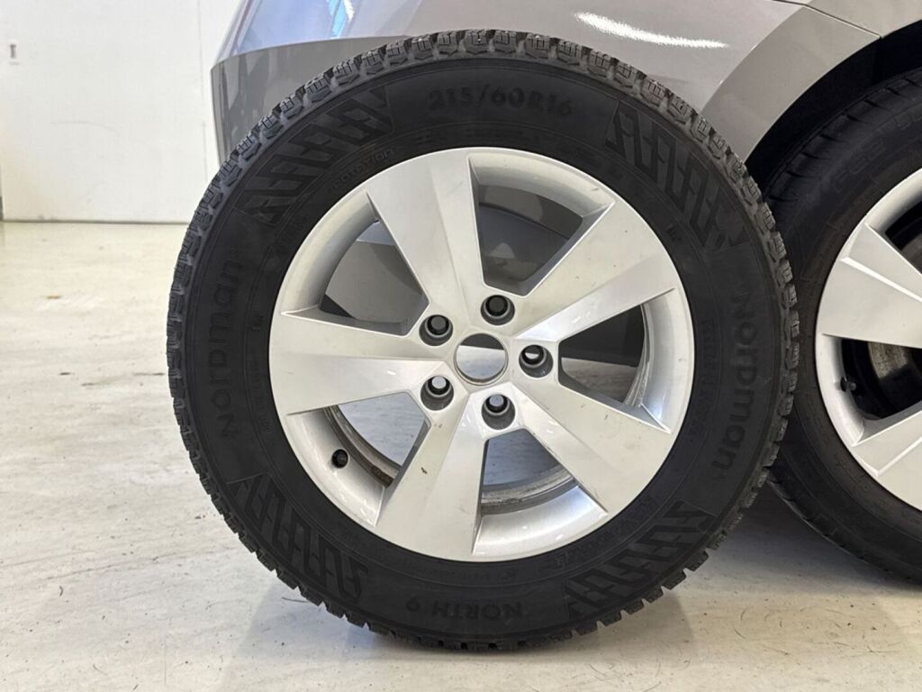 Skoda Superb 2016 Ruskea (beige)