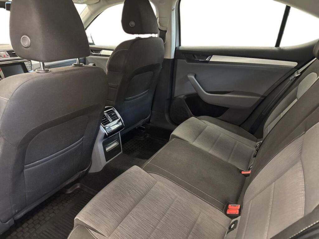 Skoda Superb 2016 Ruskea (beige)