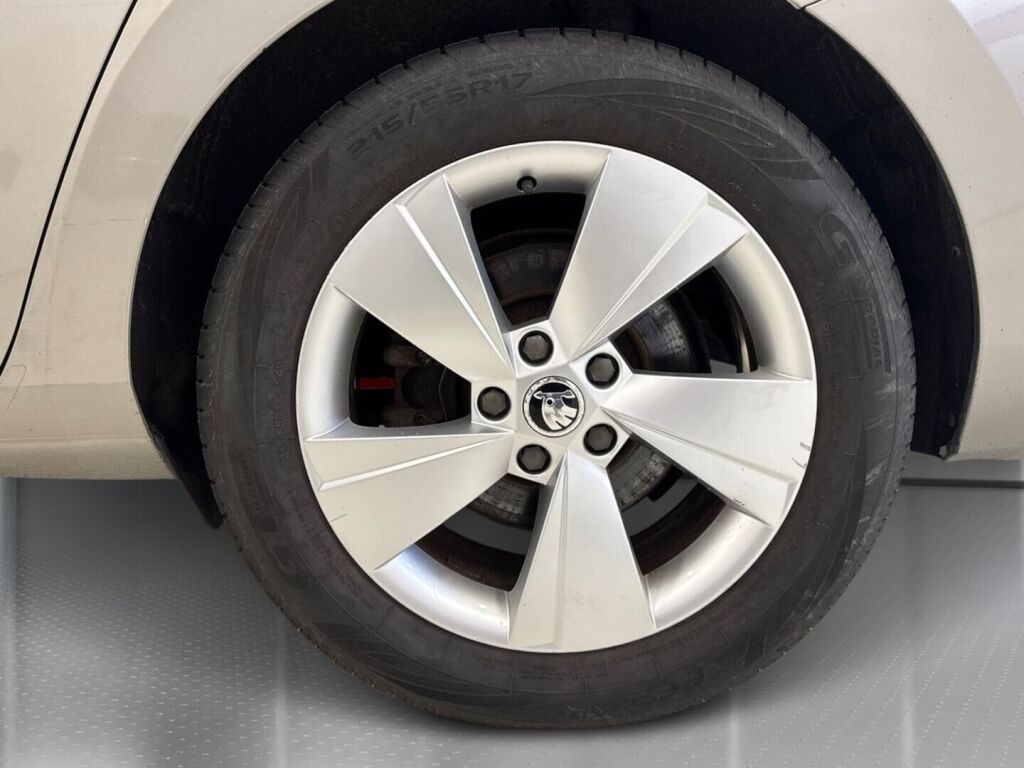 Skoda Superb 2016 Ruskea (beige)