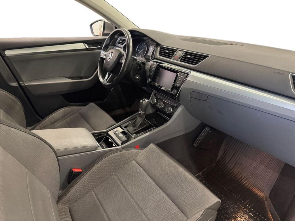 Skoda Superb 2016 Ruskea (beige)