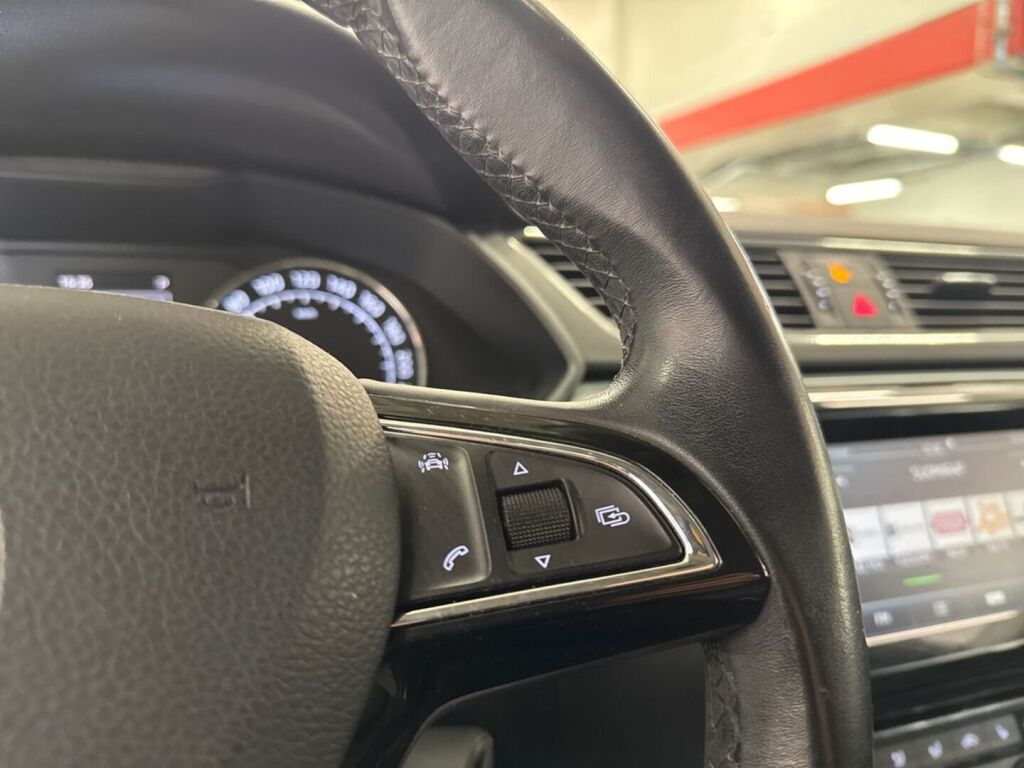 Skoda Superb 2016 Ruskea (beige)