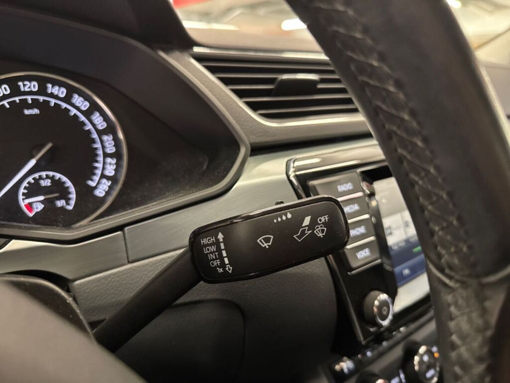Skoda Superb 2016 Ruskea (beige)