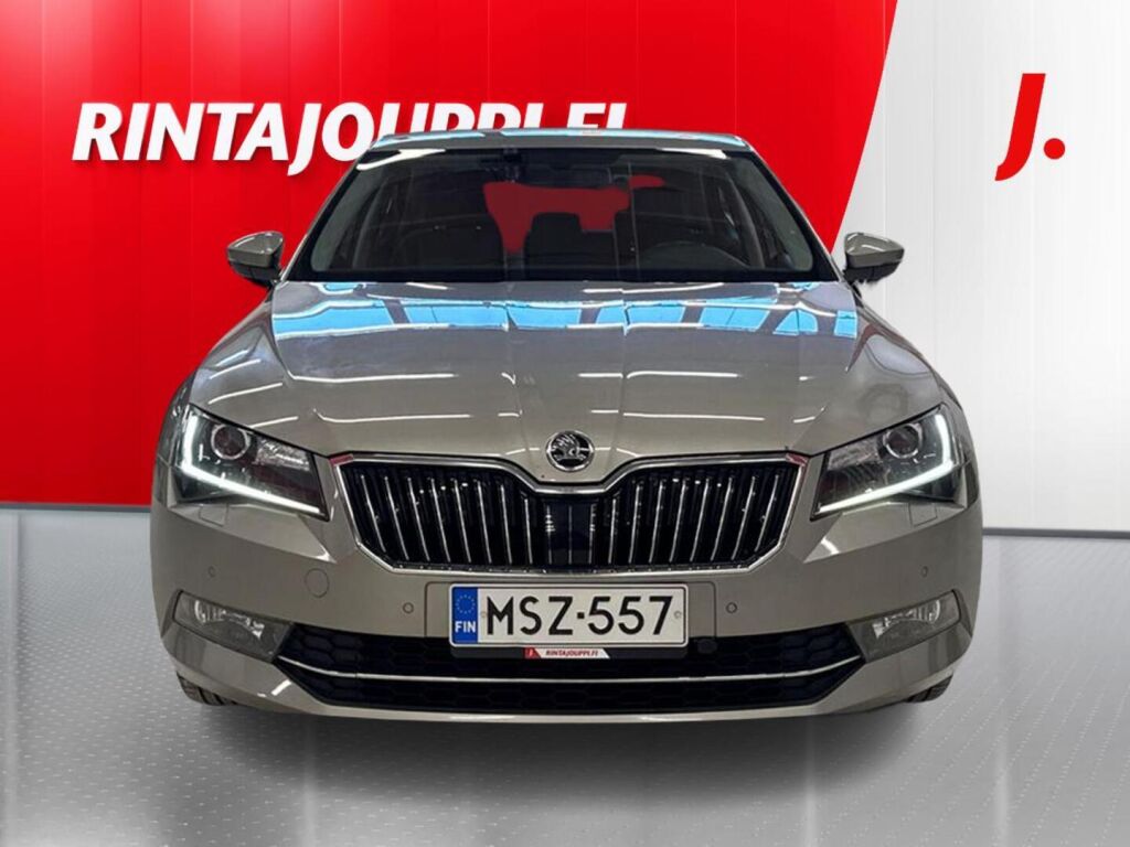Skoda Superb 2016 Ruskea (beige)