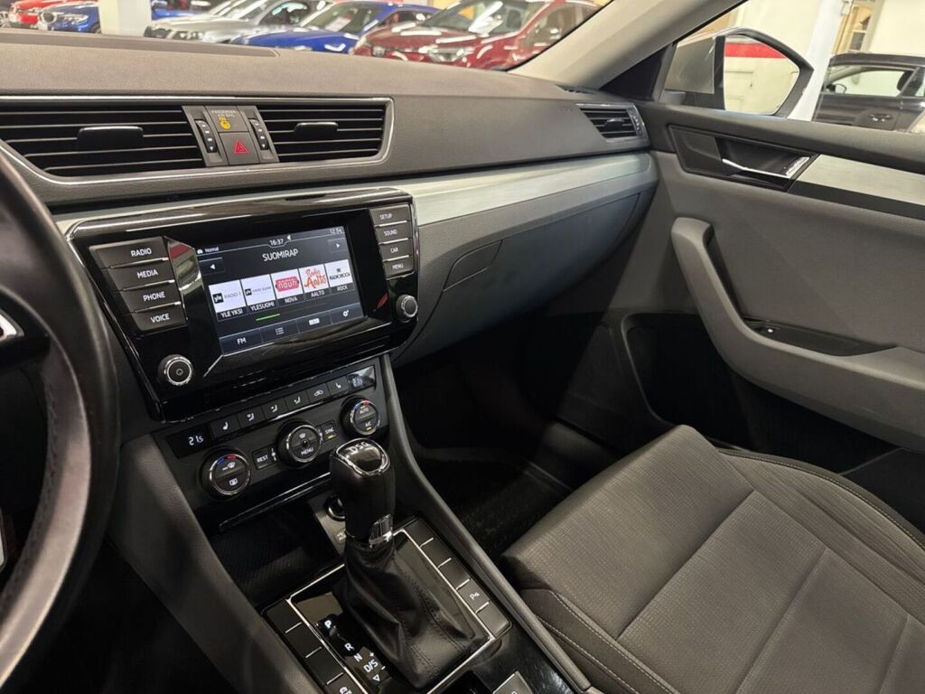 Skoda Superb 2016 Ruskea (beige)