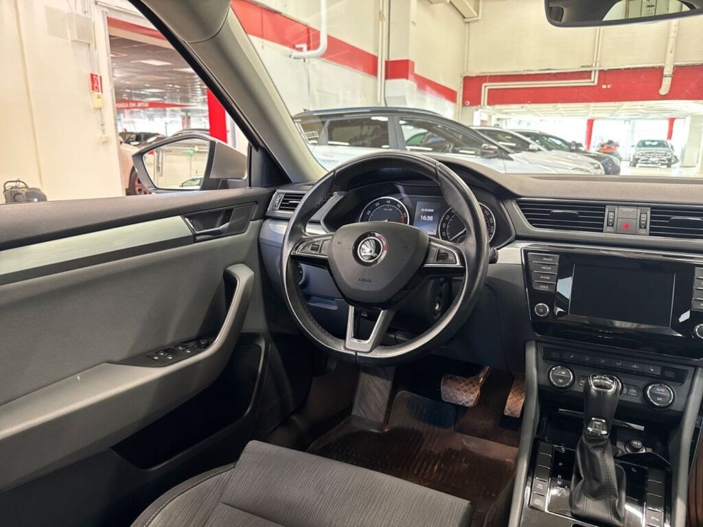 Skoda Superb 2016 Ruskea (beige)