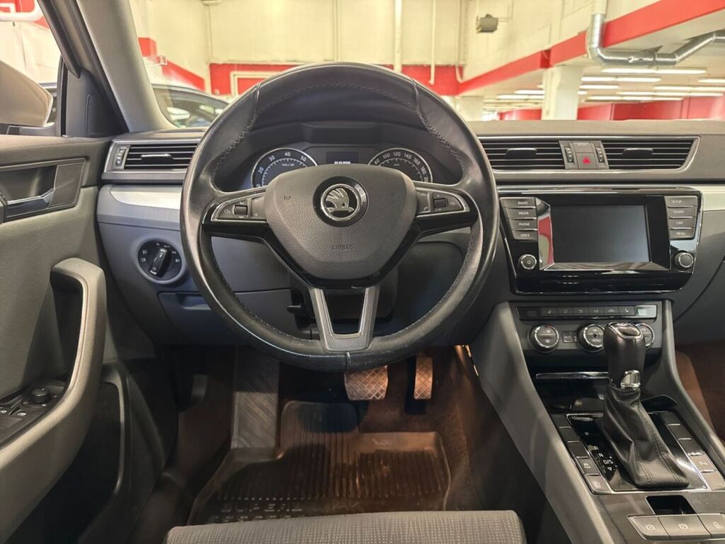 Skoda Superb 2016 Ruskea (beige)