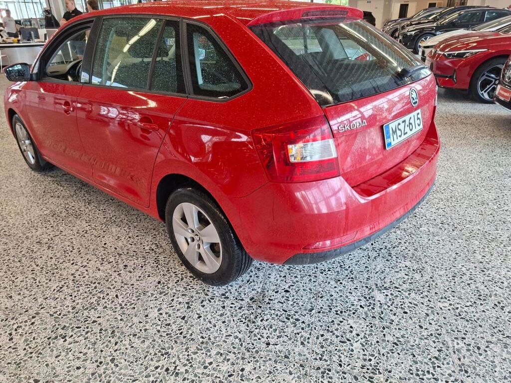 Skoda Rapid 2016 Punainen