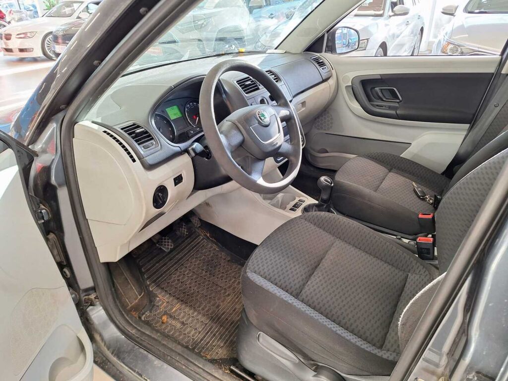 Skoda Fabia 2010 Harmaa