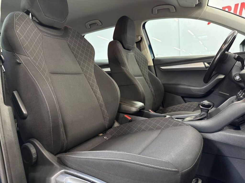 Skoda Karoq 2020 Sininen