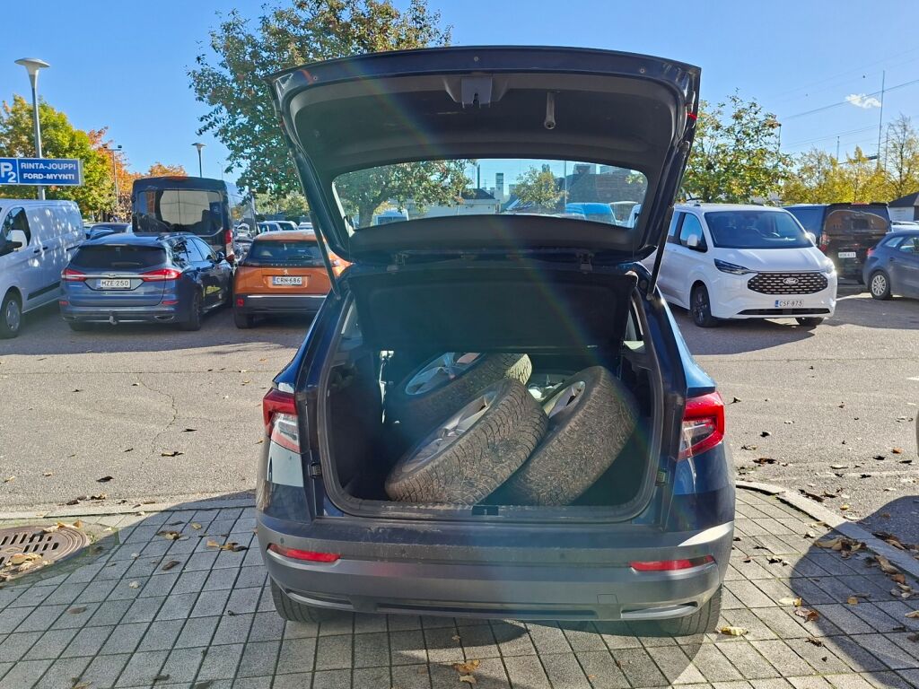 Skoda Karoq 2020 Sininen
