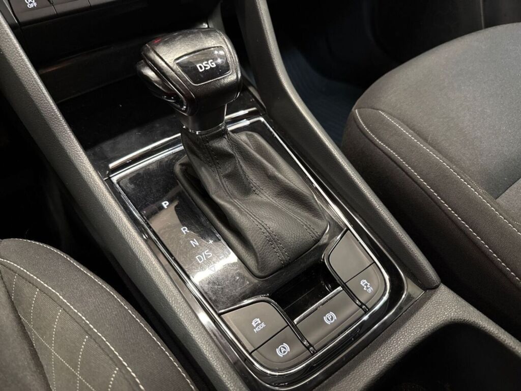 Skoda Karoq 2020 Sininen