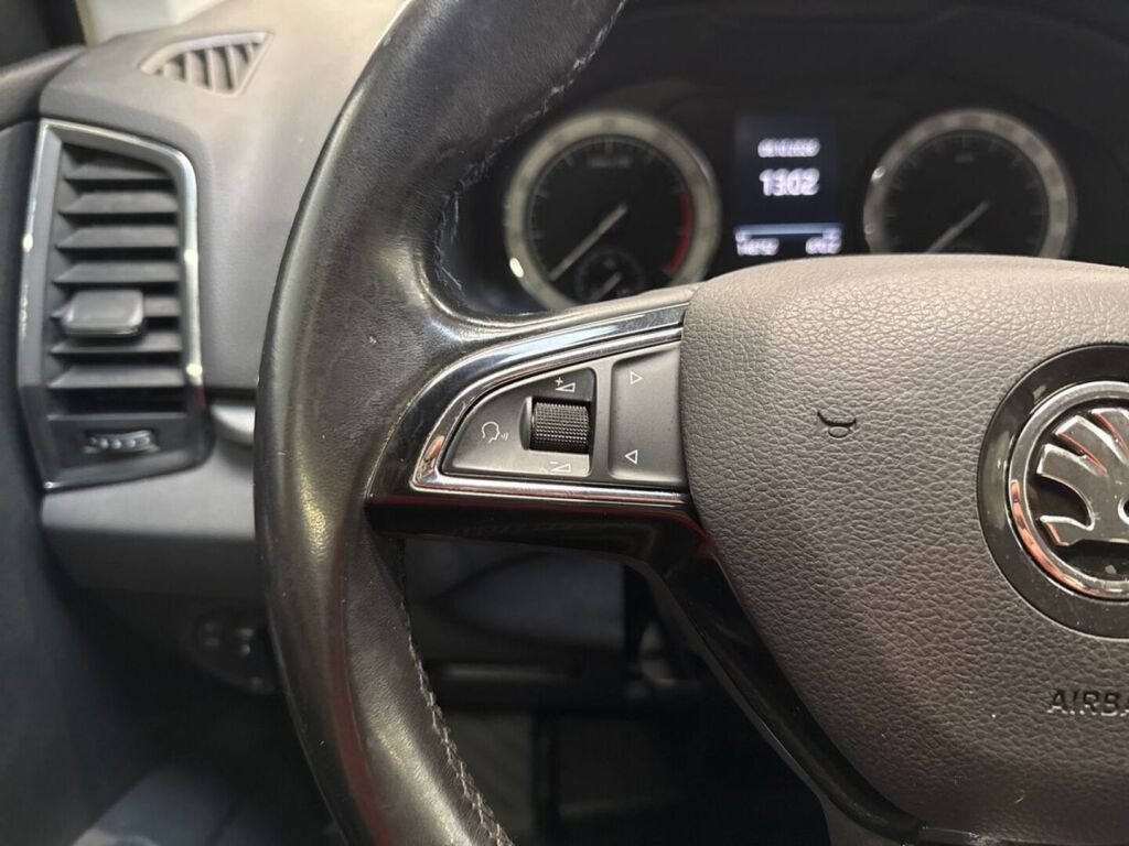 Skoda Karoq 2020 Sininen