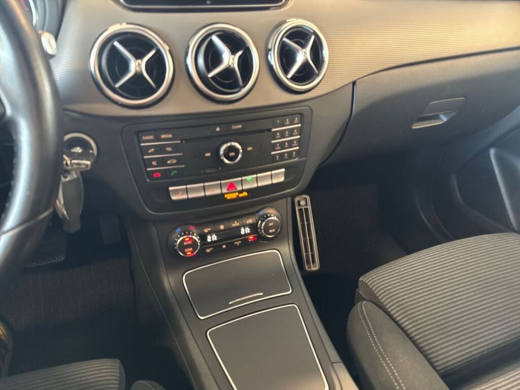 Mercedes-Benz B 2016 Musta