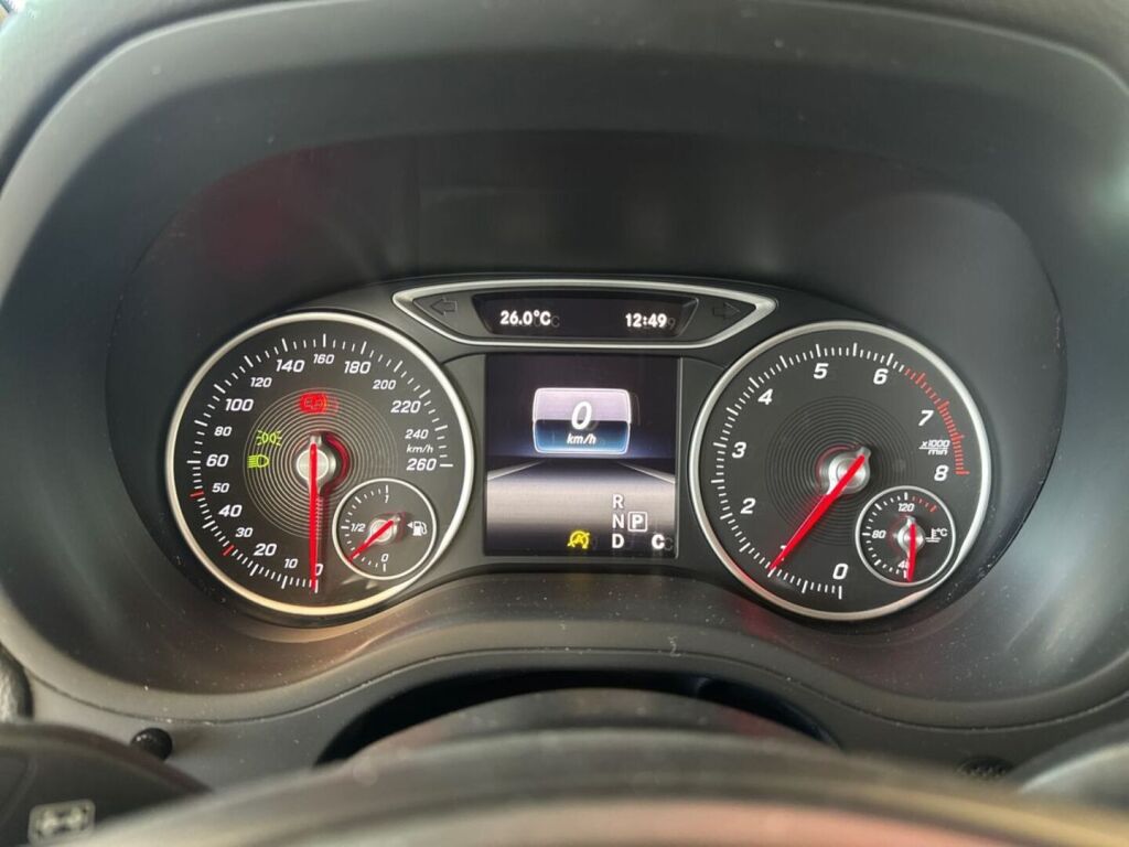 Mercedes-Benz B 2016 Musta