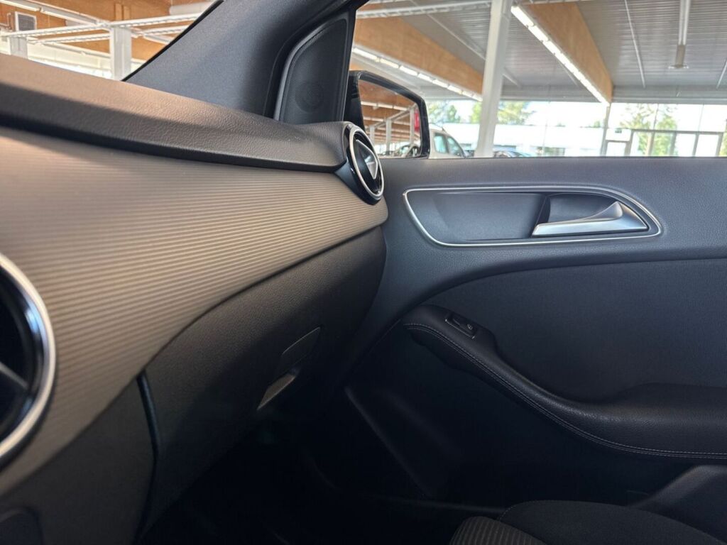 Mercedes-Benz B 2016 Musta
