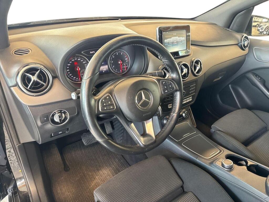 Mercedes-Benz B 2016 Musta