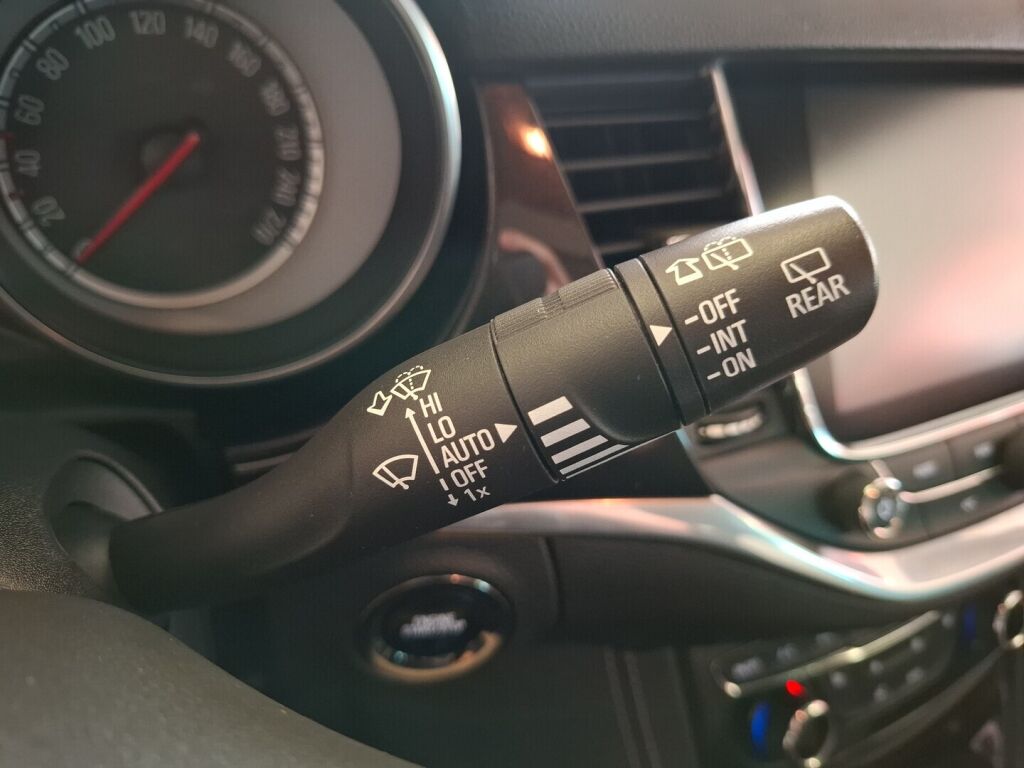 Opel Astra 2016 Vihreä