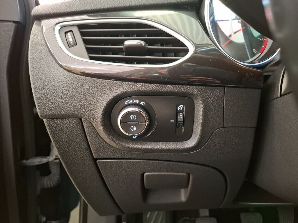 Opel Astra 2016 Vihreä