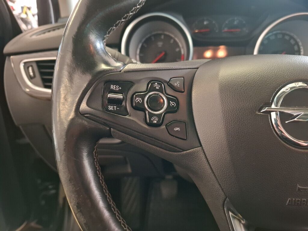 Opel Astra 2016 Vihreä