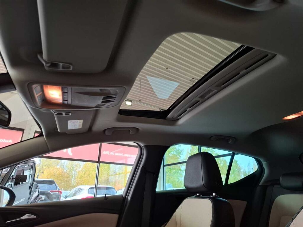 Opel Astra 2016 Vihreä