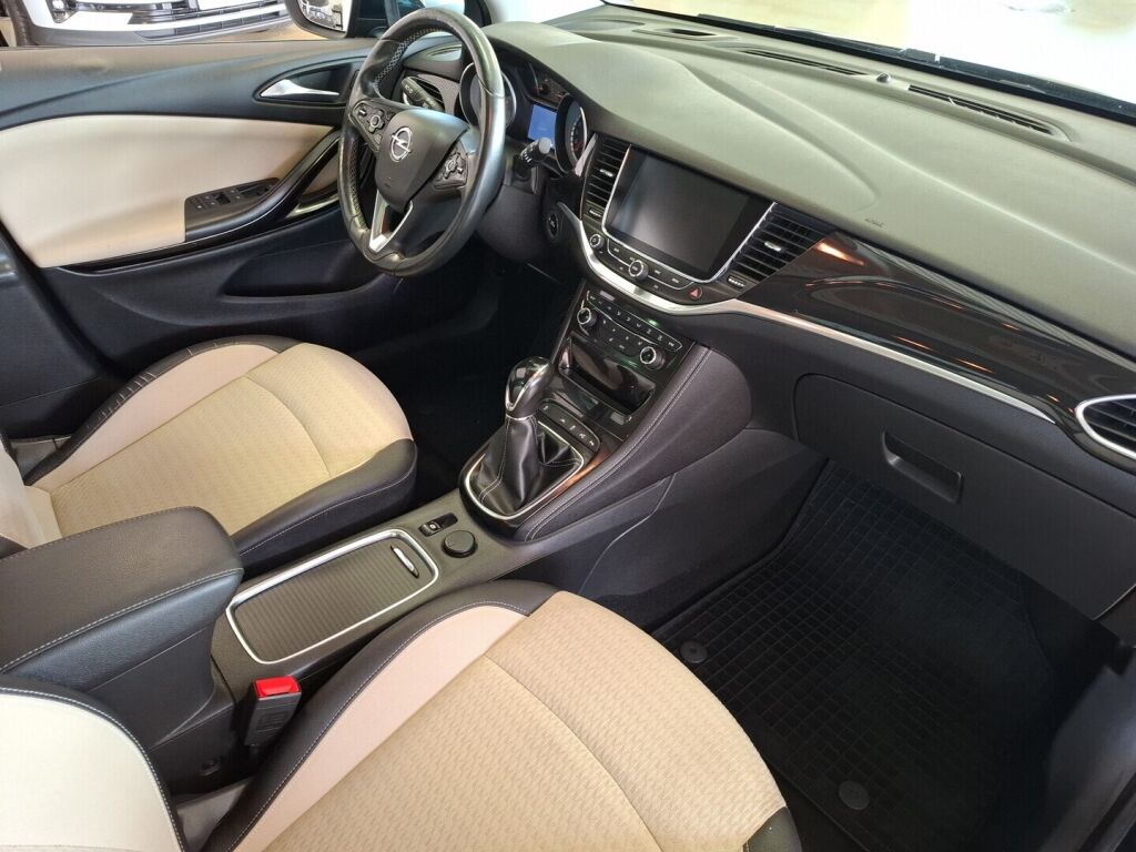 Opel Astra 2016 Vihreä