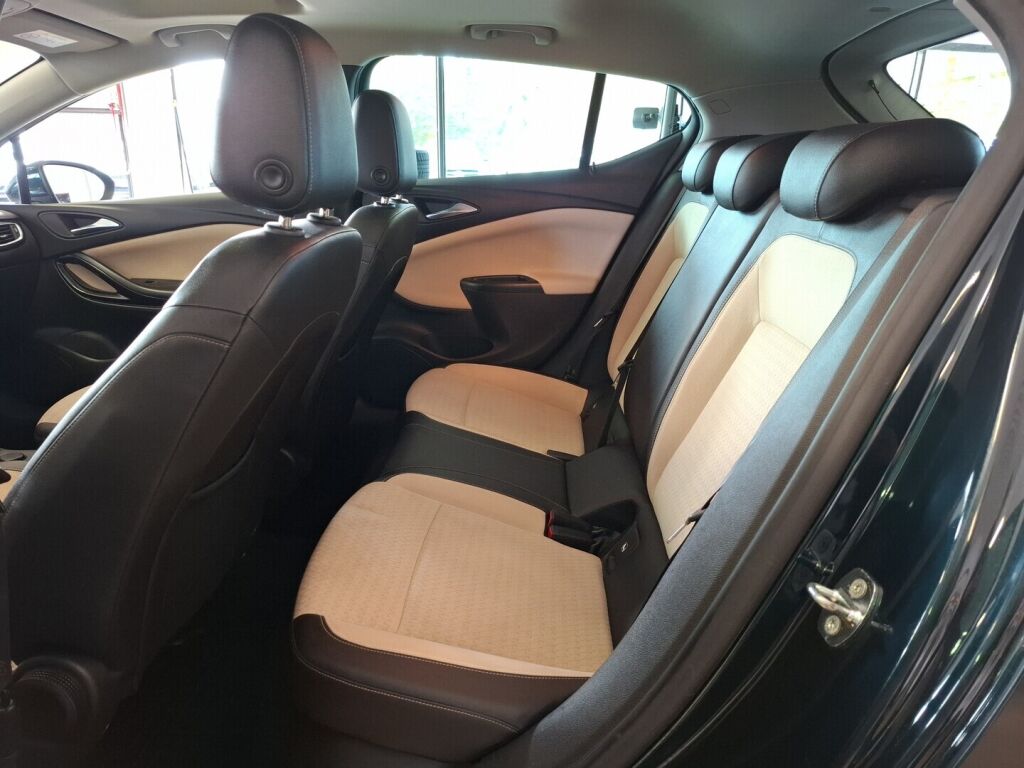 Opel Astra 2016 Vihreä