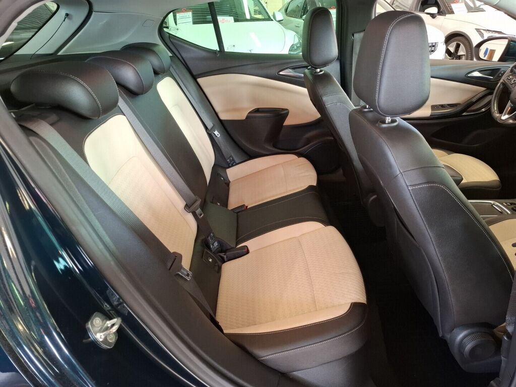 Opel Astra 2016 Vihreä