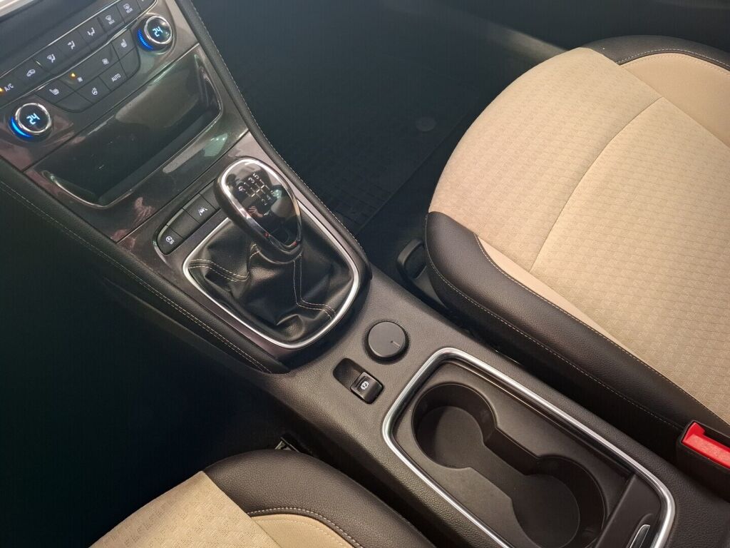 Opel Astra 2016 Vihreä