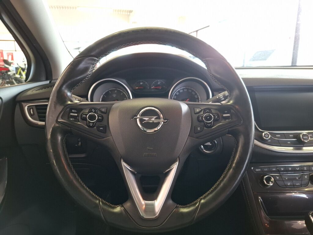 Opel Astra 2016 Vihreä