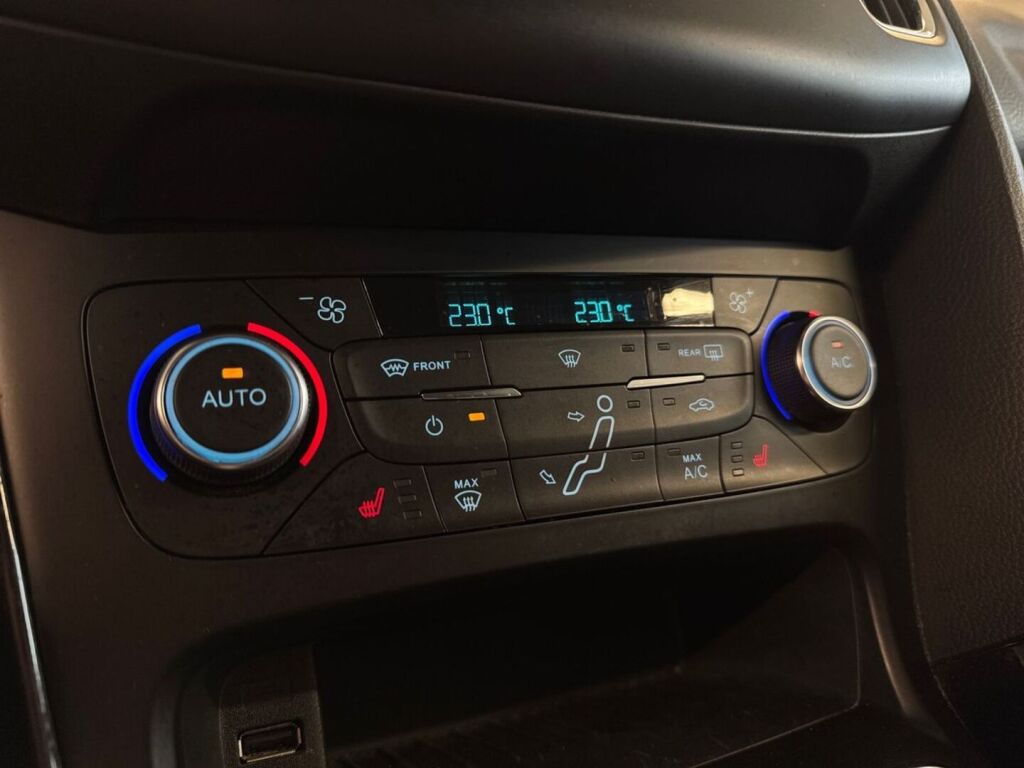 Ford Focus 2016 Metallinhohto Sininen