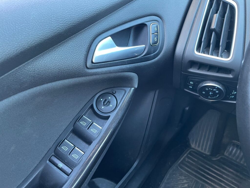 Ford Focus 2016 Harmaa