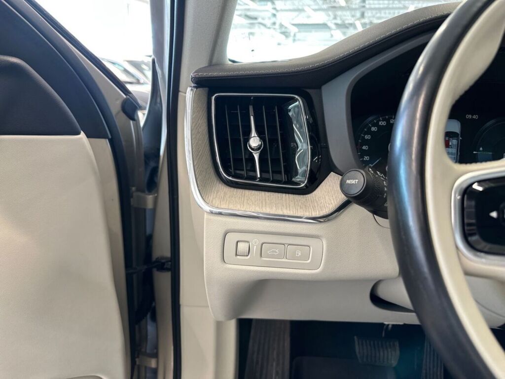 Volvo XC60 2019 Ruskea (beige)
