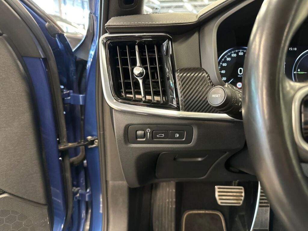 Volvo V90 2019 Sininen