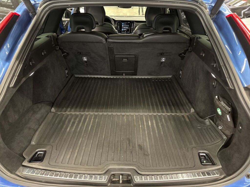 Volvo V90 2019 Sininen